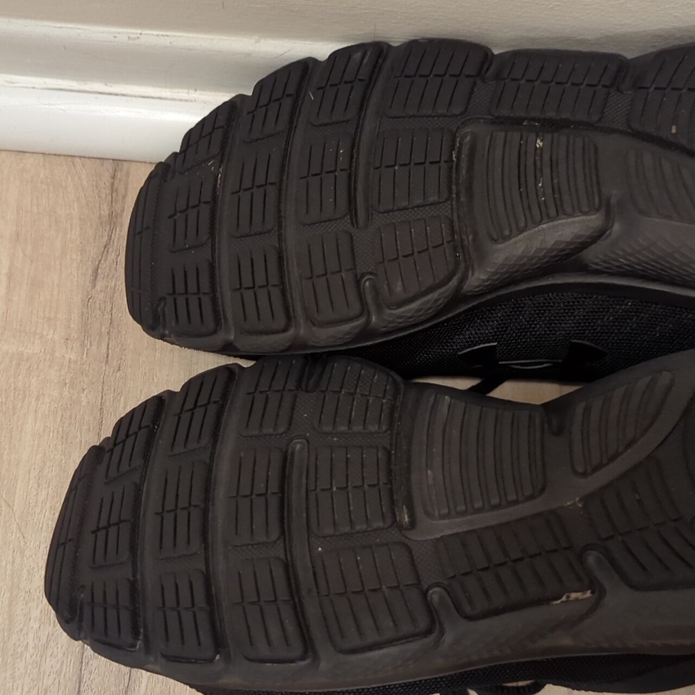 Sz.8 Under Armour Charged Assert All Black Sneakers - Picture 14 of 14
